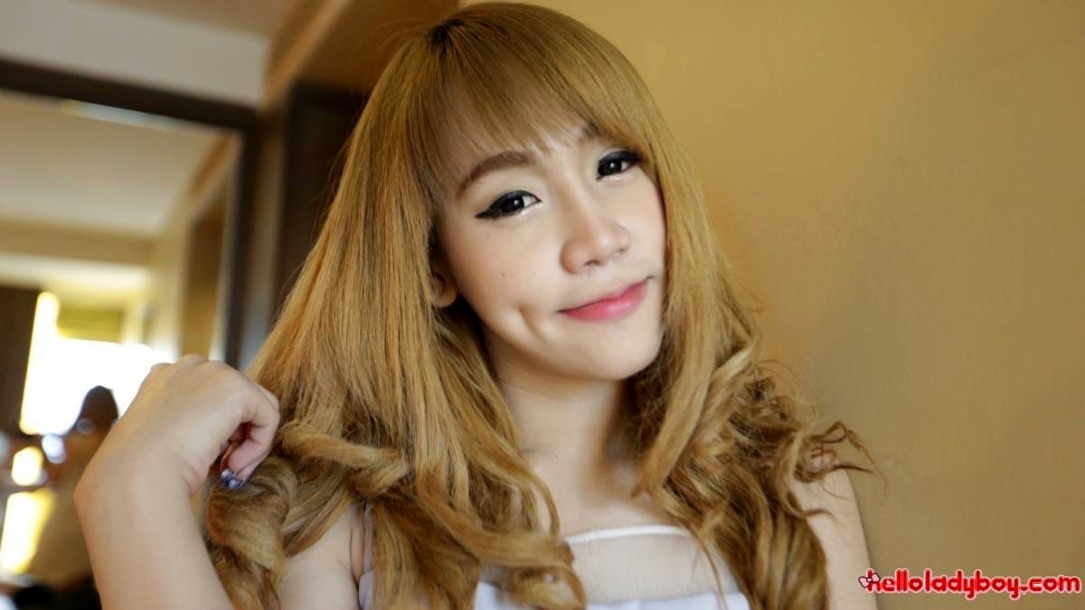 Bangkok T-Girl Gives Raw Deepthroat To White Tourist Tool