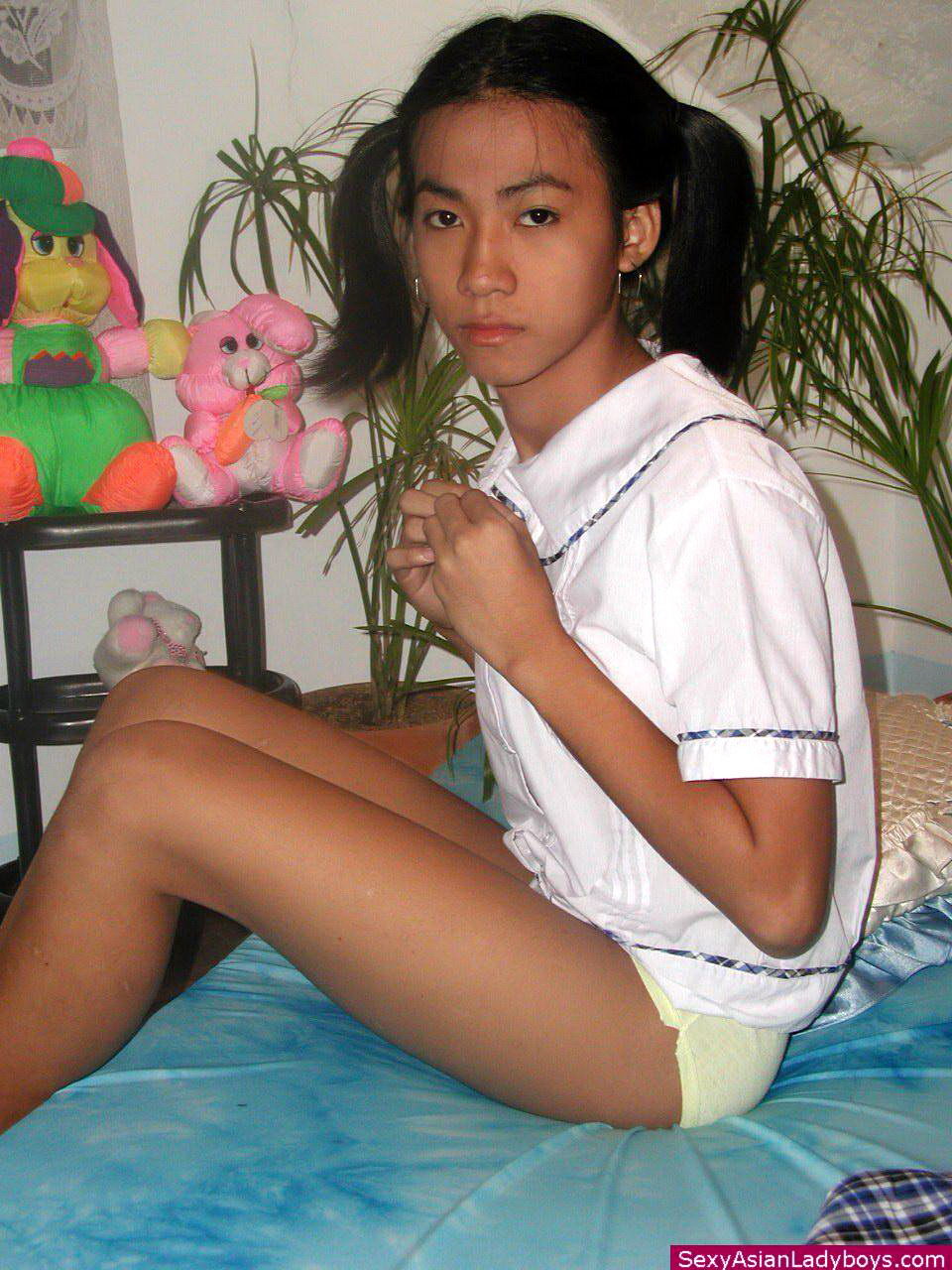 Small Shemale Stripping From Her School Uniform And Spreading