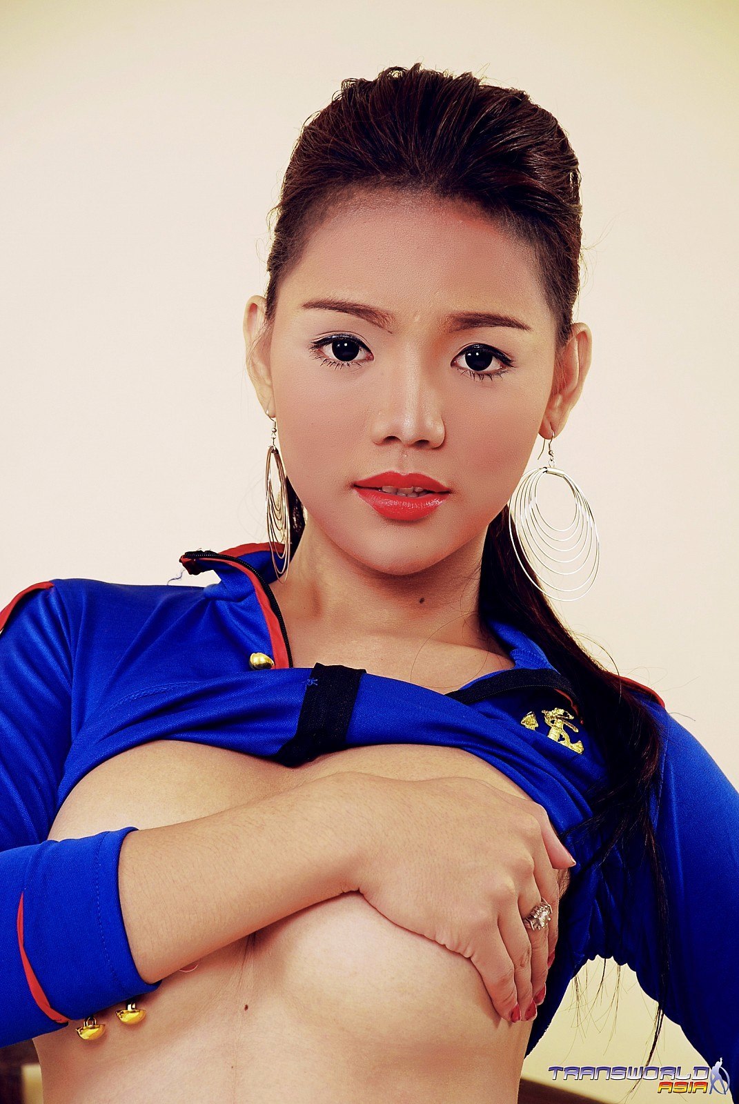 What A GORGEOUS Thai Transexual She Is!